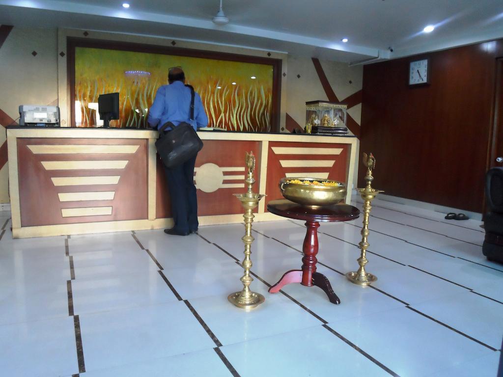 Psr Hotell Tirupati Exteriör bild